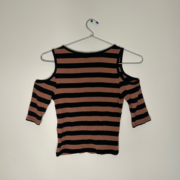 Cute Striped Shoulder Cut Out Mid Sleeve Top - Picture 3 of 3